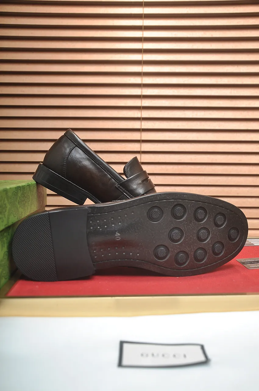 Men's shoes 💰580💶 Brand: GUCCI (Gucci) Standard code: Men's code 38/44 (45 can be customized) Grade: Same as the official website Original quality Material: Original cowhide Water-dyed cowhide lining Original rubber outsole Style category: Men's fashionable casual leather shoes Distinguished big-name luxury elements Top luxury Color: Actual picture